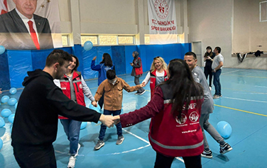 AKŞEHİR’DE OTİZM FARKINDALIK GÜNÜ RENKLİ ETKİNLİKLERLE KUTLANDI
