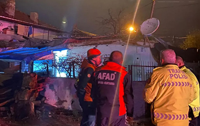 AKŞEHİR’DE ÇATI ÇÖKTÜ : 1 KİŞİ SAĞ KURTARILDI